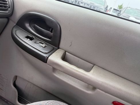 Used 2004 Pontiac Montana Extended w/ Convenience Package #2 FWD image 32