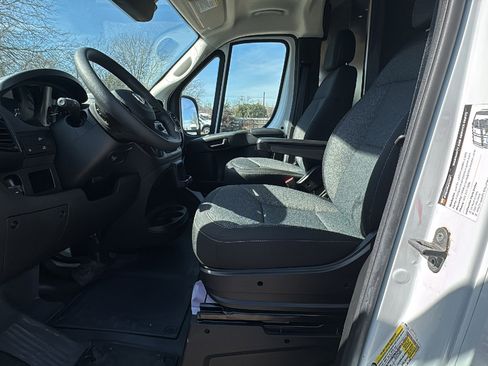 Used 2025 RAM ProMaster 2500 w/ Convenience Group image 9