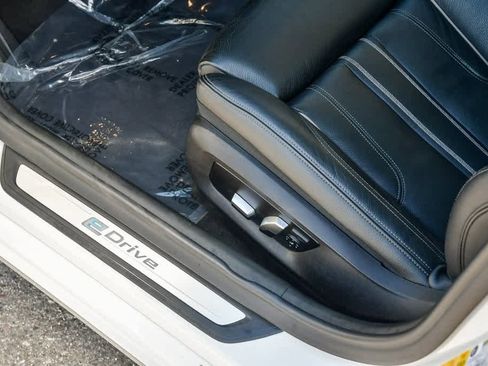 Used 2019 BMW 530e w/ Convenience Package image 20