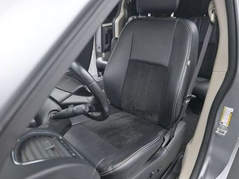 Used 2018 Dodge Grand Caravan SXT FWD image 11