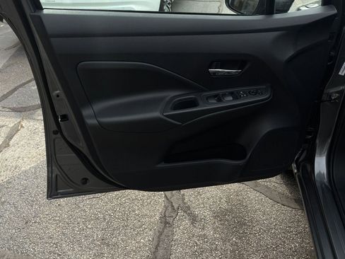 Used 2025 Nissan Versa SV image 18