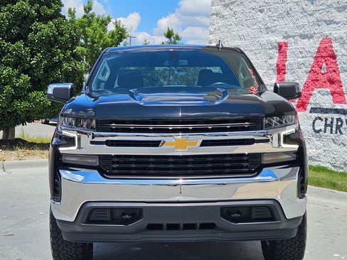 Used 2022 Chevrolet Silverado 1500 LT AWD/4WD image 2