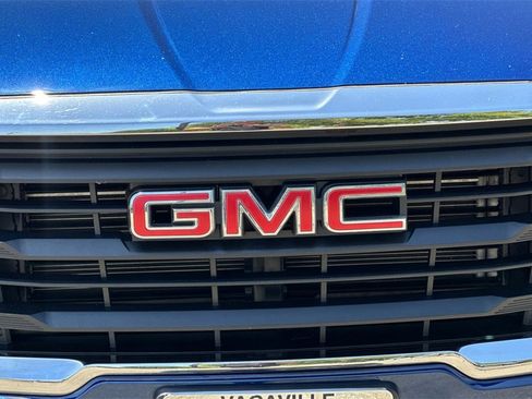 Used 2022 GMC Terrain SLE w/ LPO, Floor Liner Package image 7