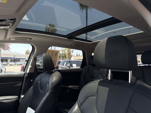Used 2023 Kia Sorento EX w/ Panoramic Sunroof Package FWD image 18