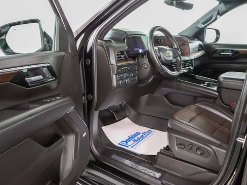 Used 2025 Chevrolet Tahoe High Country w/ Sun And Tow Package AWD/4WD image 3