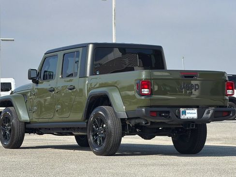 Used 2022 Jeep Gladiator Sport AWD/4WD image 6