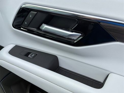 New 2025 Chevrolet Suburban Premier image 14