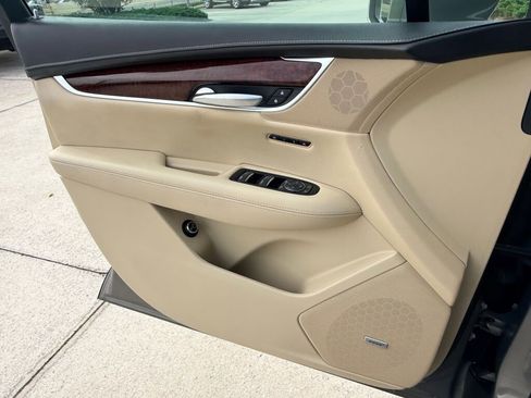 Used 2018 Cadillac XT5 Luxury w/ Driver Awareness Package image 22