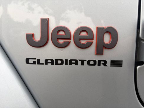 Used 2023 Jeep Gladiator Mojave w/ Cold Weather Group AWD/4WD image 25