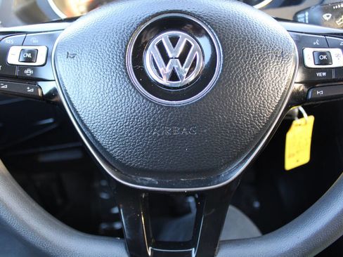 Used 2020 Volkswagen Tiguan S image 14