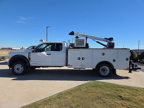 New 2024 Ford F550 4x4 SuperCab Super Duty image 2