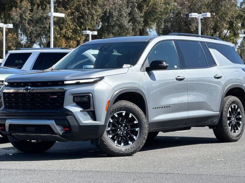 Used 2025 Chevrolet Traverse Z71 image 9