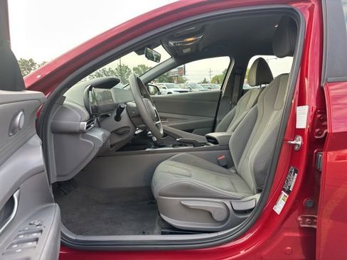 Used 2024 Hyundai Elantra SEL image 11