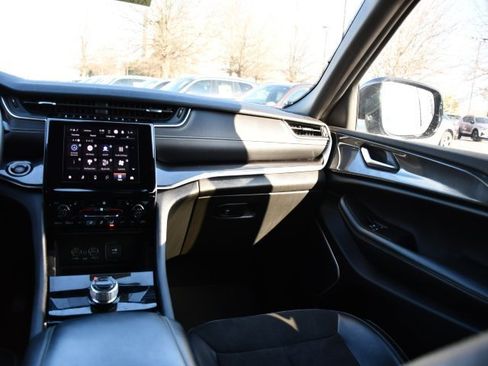 Used 2022 Jeep Grand Cherokee Altitude image 19