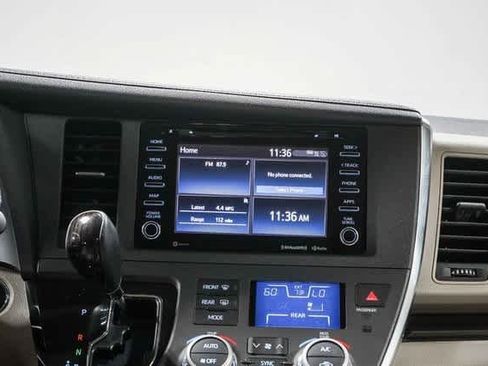 Certified 2019 Toyota Sienna XLE image 14