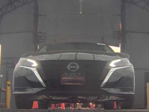 Used 2024 Nissan Altima 2.5 SV image 4