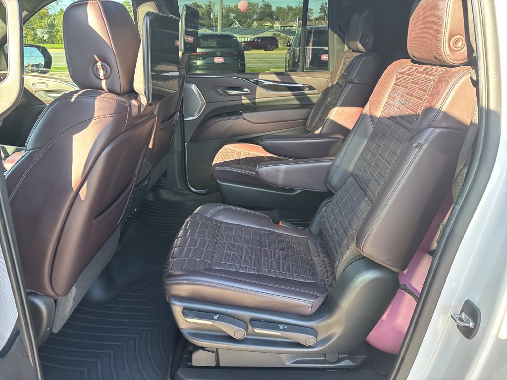 Used 2022 Cadillac Escalade ESV Sport Platinum w/ Heavy-Duty Trailer Package AWD/4WD image 30