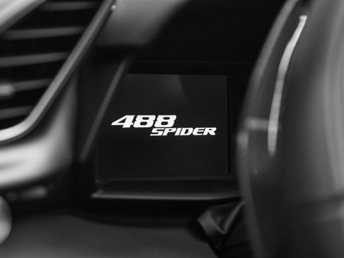Used 2018 Ferrari 488 Spider image 39