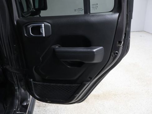 Used 2025 Jeep Wrangler Unlimited Rubicon image 18