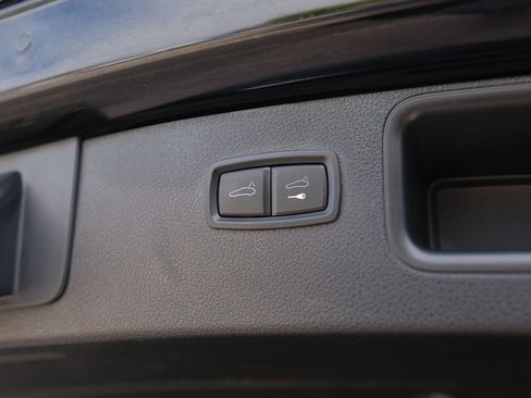 Used 2019 Porsche Macan image 36