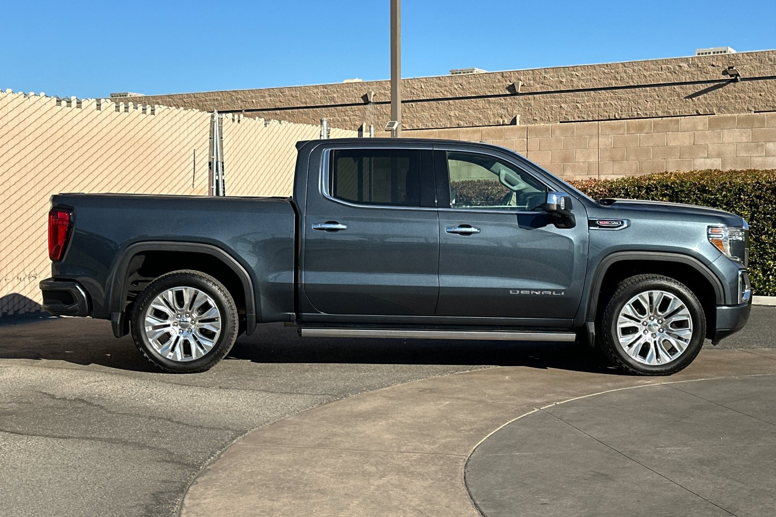 Used 2020 GMC Sierra 1500 Denali w/ Denali Ultimate Package AWD/4WD image 3