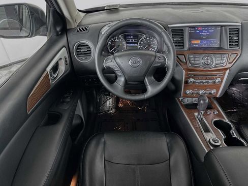 Used 2018 Nissan Pathfinder Platinum image 21