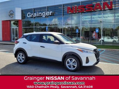 New 2025 Nissan Kicks Play S