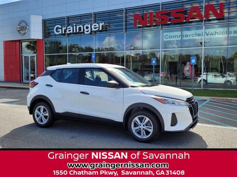 New 2025 Nissan Kicks Play S image 1