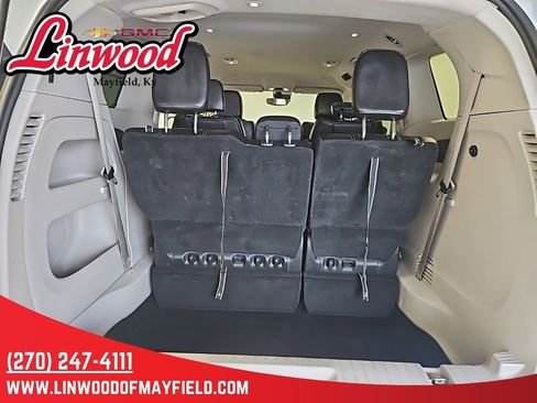 Used 2024 Chrysler Pacifica Touring-L FWD image 12