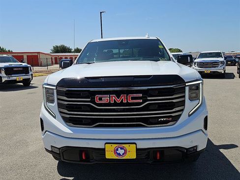 Used 2025 GMC Sierra 1500 AT4 w/ AT4 Premium Package AWD/4WD image 8