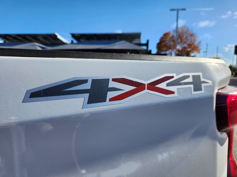 Used 2021 Chevrolet Silverado 1500 LT image 14