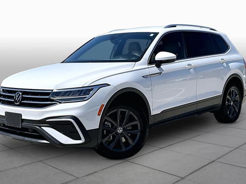 Used 2022 Volkswagen Tiguan SE FWD image 1