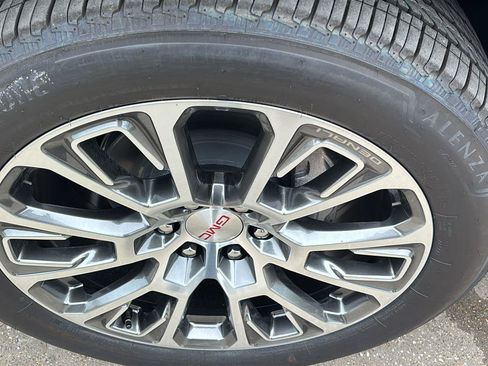 New 2026 GMC Yukon XL Denali w/ Denali Reserve Package RWD image 13