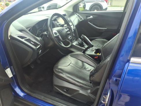 Used 2013 Ford Focus Titanium w/ Titanium Handling Pkg FWD image 2
