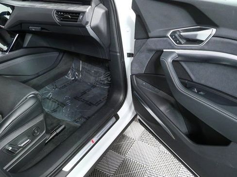 Certified 2023 Audi e-tron Prestige w/ Prestige Package image 26