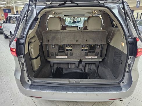 Used 2015 Toyota Sienna XLE w/ XLE Navigation Package FWD image 11