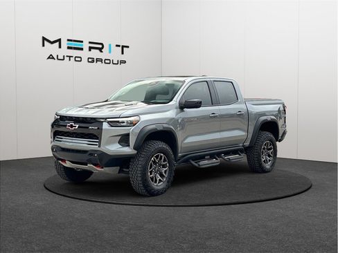 Used 2025 Chevrolet Colorado ZR2 w/ Technology Package AWD/4WD image 4