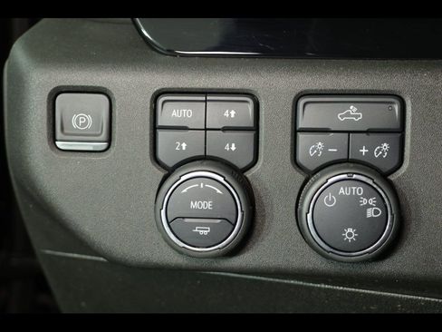 Used 2022 Chevrolet Silverado 1500 LT w/ Z71 Off-Road Package image 14