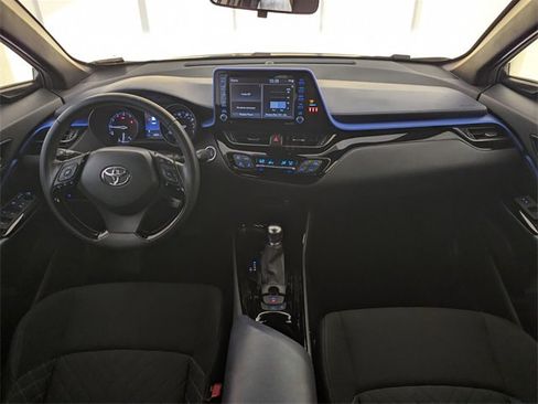 Used 2020 Toyota C-HR XLE image 9