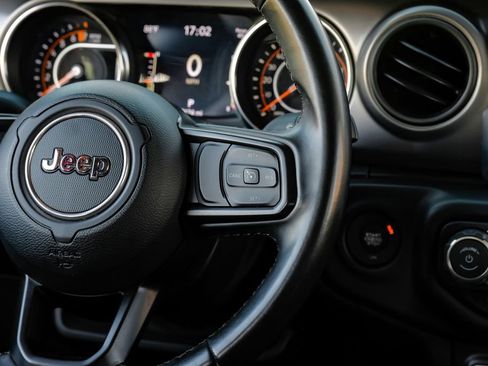 Used 2021 Jeep Gladiator Willys image 19