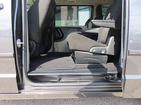 Used 2016 Dodge Grand Caravan SXT w/ Quick Order Package 29G SXT FWD image 13