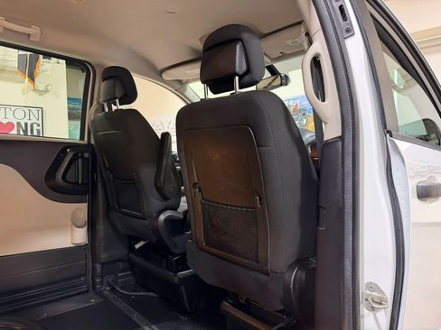 Used 2019 Dodge Grand Caravan SE FWD image 58
