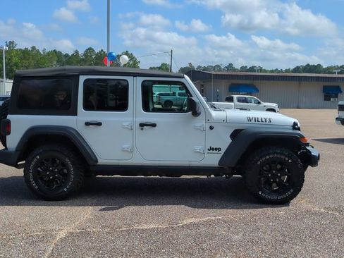 Used 2023 Jeep Wrangler Unlimited Sport AWD/4WD image 4