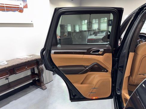 Used 2015 Porsche Cayenne Turbo image 52