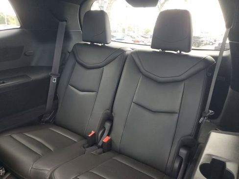 Used 2025 Cadillac XT6 Premium Luxury image 9