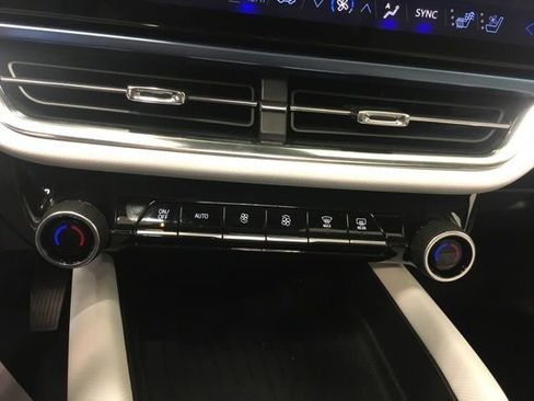 Used 2024 Chevrolet Equinox EV LT image 27