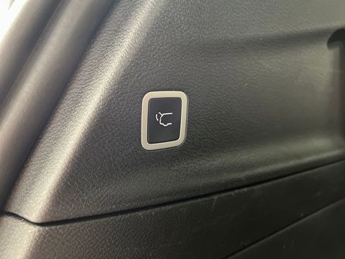 Used 2025 Chrysler Pacifica Select FWD image 39