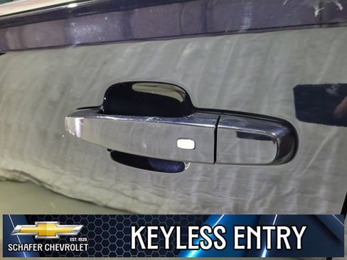 Used 2022 GMC Acadia SLT w/ GMC Pro Grade Package image 32