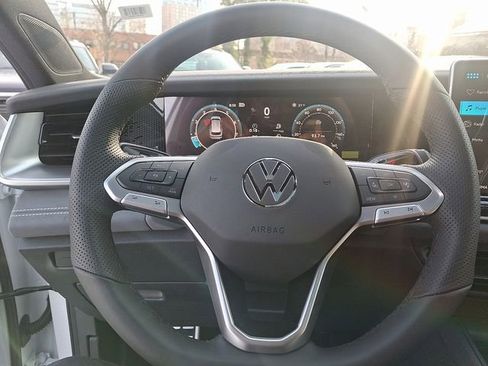 New 2026 Volkswagen Tiguan SE R-Line image 14