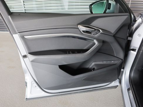 Used 2023 Audi e-tron Premium w/ Convenience Plus Package AWD/4WD image 26